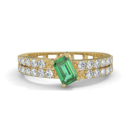 Yellow Gold, Diamond Ring, Verde Luxe Diamond Ring, natural diamonds, lab-grown diamonds, everyday ring, green emerald diamond, split shank band, diamond jewelry